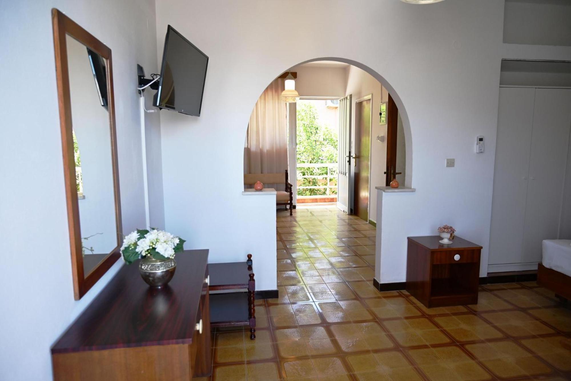 Apartment Helena In Paradisi